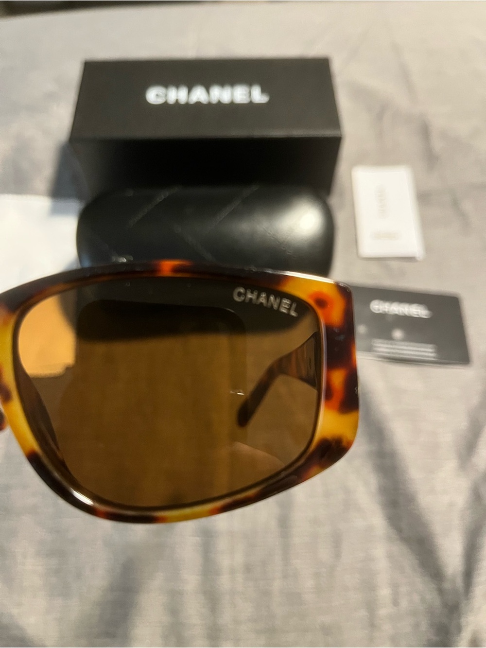 Vintage CHANEL 02461 Tortoiseshell Sunglasses with Brown Lenses - Picture 4 of 11